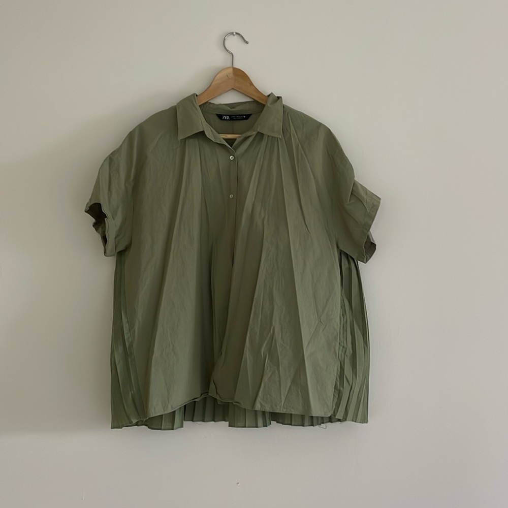 Zara button up collar shirt with pleats
